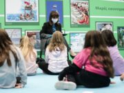 “Να διαβάζετε και να ονειρεύεστε”, προέτρεψε μικρούς μαθητές και μαθήτριες η Πρόεδρος της Δημοκρατίας Κατερίνα Σακελλαροπούλου