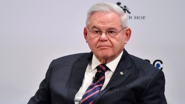 w20-194448RobertMenendez22285022