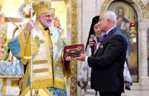 Το Κλειδί της πόλης του Τάρπον Σπρινγκς στον Αρχιεπίσκοπο Ελπιδοφόρο