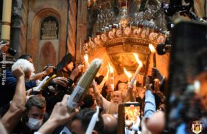 Με λαμπρότητα η τελετή Αφής του Αγίου Φωτός στα Ιεροσόλυμα
