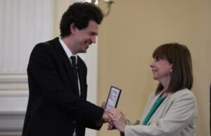 Επίδοση Παρασήμων από την Πρόεδρο της Δημοκρατίας σε Ελληνοαμερικανούς καθηγητές