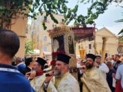 Εκατοντάδες οι πιστοί που ακολούθησαν τη λιτανεία του ιερού σκηνώματος του Αγίου Σπυρίδωνα-Τι αναφέρει η θρησκευτική παράδοση