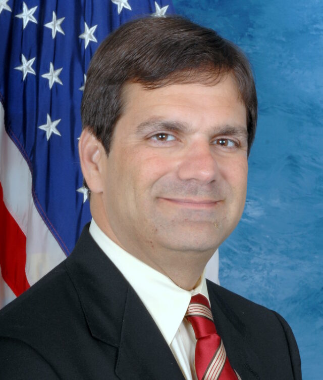 Gus_Bilirakis_official_110th_Congress_photo_2