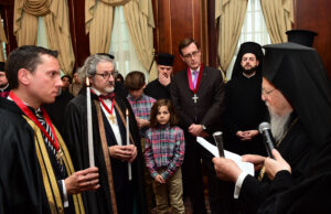 Ο Οικουμενικός Πατριάρχης χειροθέτησε Άρχοντες τους Ελληνοαμερικανούς γιατρούς Δρα Γεώργιο Σύρο και Δρα Ιωάννη Τόμας
