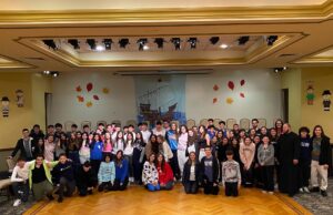 Greek American Youth Deliver Thanksgiving Meals to Families in Need