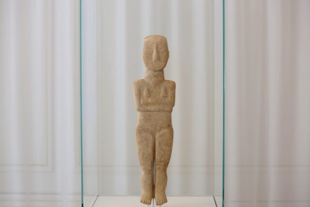 ΕΚΘΕΣΗ ΓΥΡΙΣΜΟΣ - ΚΥΚΛΑΔΙΚΟΙ ΘΗΣΑΥΡΟΙ ΣΤΟ ΤΑΞΙΔΙ ΤΗΣ ΕΠΙΣΤΡΟΦΗΣ ΣΥΛΛΟΓΗ STERN