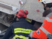 Δύο κοριτσάκια και έναν 50χρονο ανέσυραν ζωντανούς οι Έλληνες διασώστες στην Τουρκία