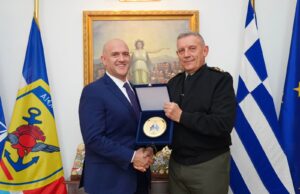 Συνάντηση αρχηγού ΓΕΕΘΑ με τον Εντι Ζεμενίδη, εκτελεστικό διευθυντή της HALC