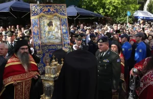 Συρροή πιστών στην Μητρόπολη Αθηνών για την εικόνα της Παναγίας “Αξιον Εστί”