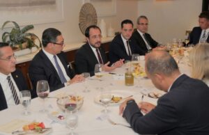 Γεύμα Εργασίας του ΠτΔ με τους αντιπροσώπους των πέντε Μονίμων Μελών του Σ.Α.