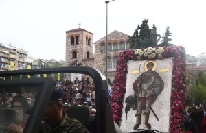 Πλήθος κόσμου στη λιτανεία της εικόνας της Παναγίας Κορωνιωτίσσης και των λειψάνων του Αγίου Δημητρίου