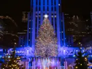 Φωταγωγήθηκε το Χριστουγεννιάτικο δέντρο στο Rockefeller Center