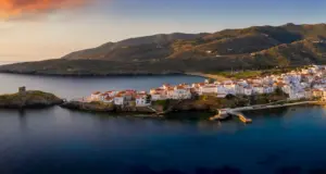 «Βασίλισσα του Αιγαίου» η Άνδρος, σύμφωνα με το Low Season Traveller