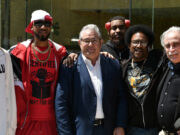 Το δώρο του Κουτσούμπα στον Πρόεδρο του Συνδικάτου της Amazon