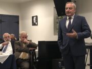 Ο Στ. Στεφάνου με ομογενείς στην Αστόρια