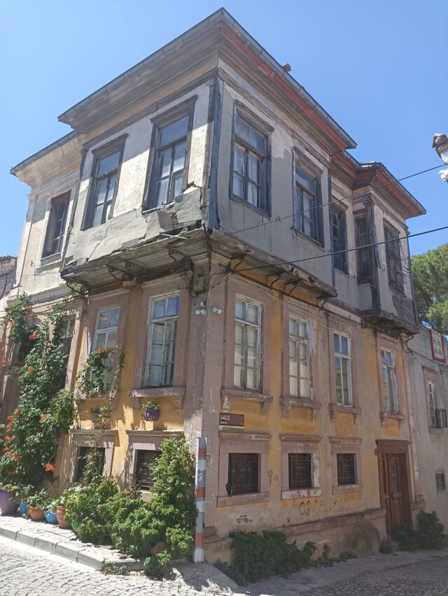 ΑΙΒΑΛΙ+ΣΠΙΤΙ+ΒΕΝΕΖΗ+8.2024