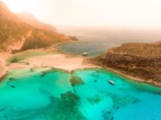 Πρωταγωνίστρια η Κρήτη σε αεροπορικές αφίξεις και διεθνή τουριστικά βραβεία