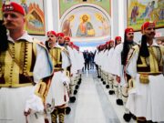 Στον Αγιο Νικόλαο η πανηγυρική υποδοχή των Ευζώνων – Ενθουσιώδης η παρέλαση προς το Bowling Green