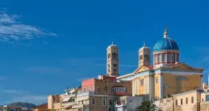 Η Σύρος στους ονειρικούς προορισμούς του κόσμου για το 2025
